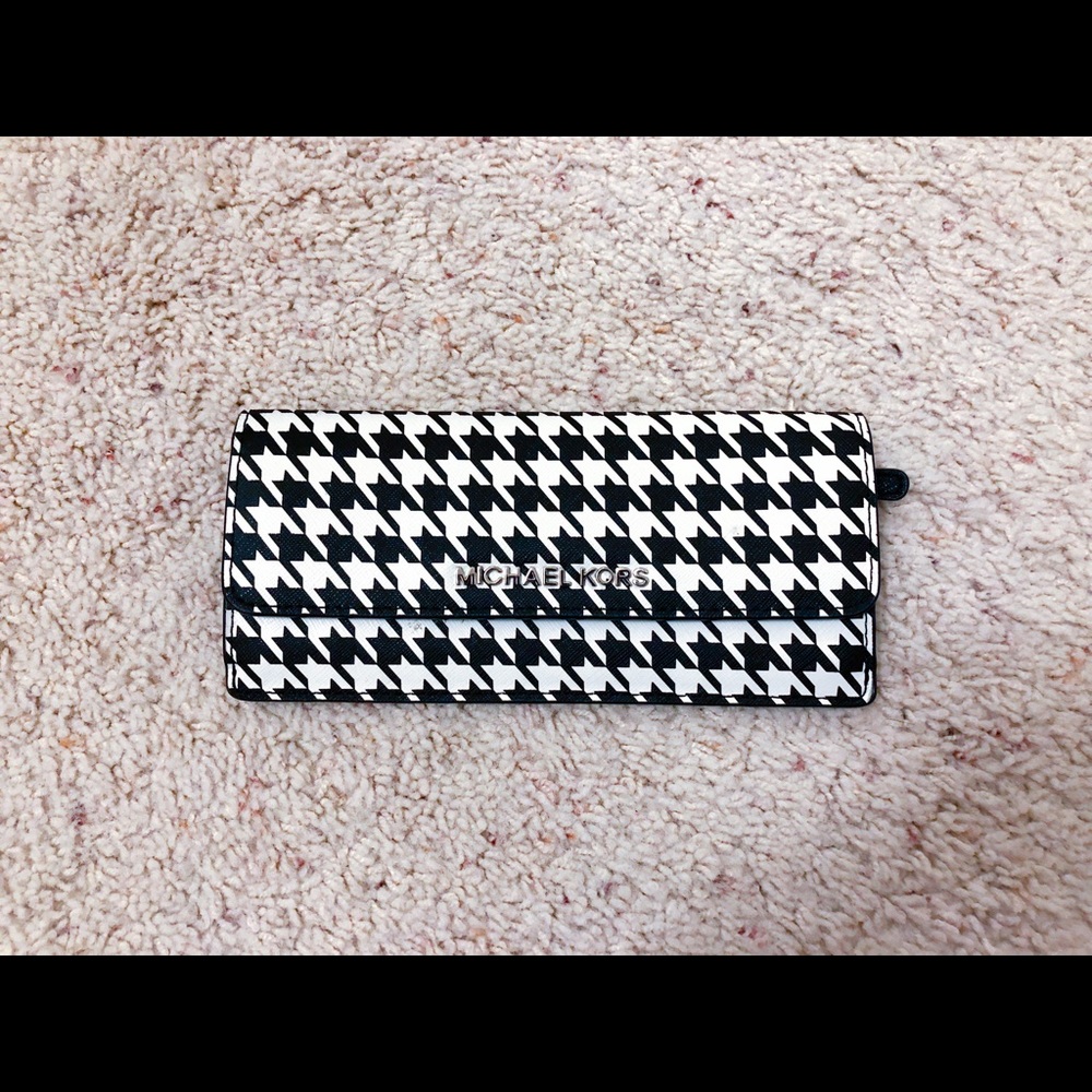 Great Condition MK Houndstooth Thin Wallet